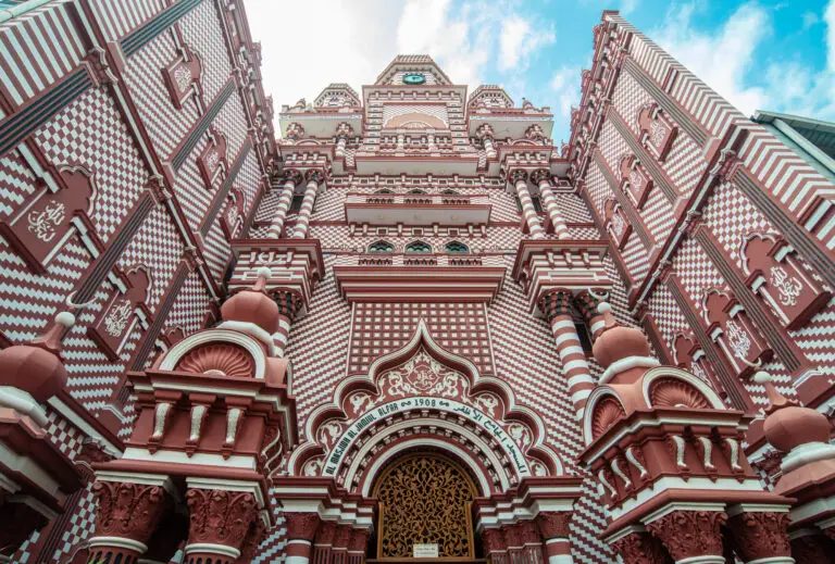 Beautiful architecture of Jami Ul-Alfar Mosque or the Red Mosque an iconic and most popular historic mosque in Colombo, Sri Lanka. It was built in 1908 and is one of the landmarks in Colombo.